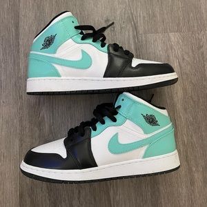 Air Jordan 1 Mid ‘Tropical Twist’